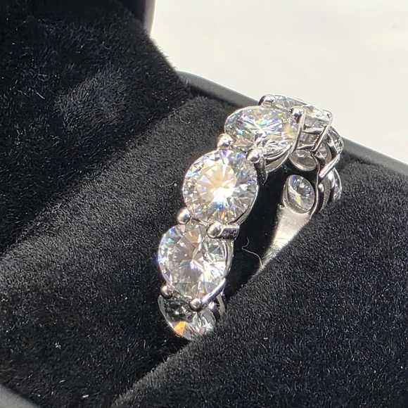 💎 7-Carat Moissanite Silver Ring – Brilliant D-Color Stones, S925 Silver - Picture 6 of 7